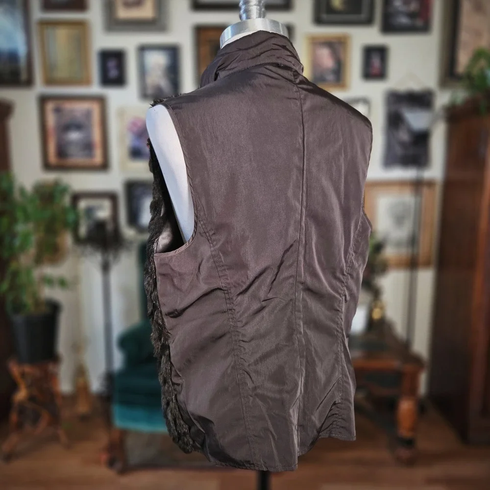 Chicos Faux Fur Vest Brown Zip Front Sleeveless Jacket Glam Mob‎ Wife Size 2 L